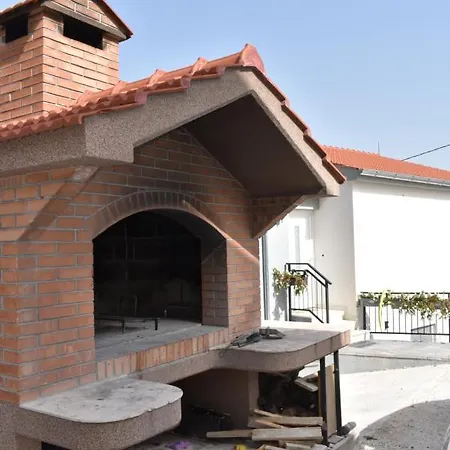 M&M Apartments With Pool Kastel Luksic Exterior photo