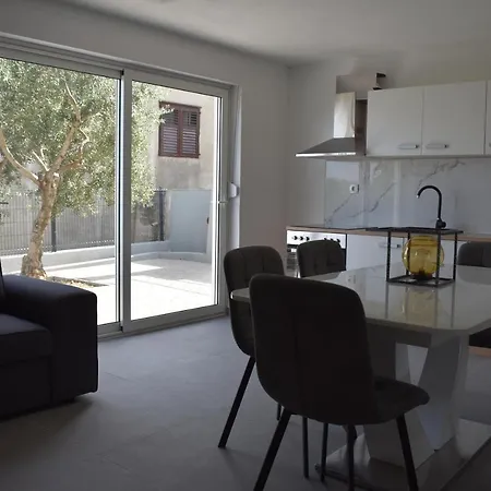 M&M Apartments With Pool Kastel Luksic Exterior photo