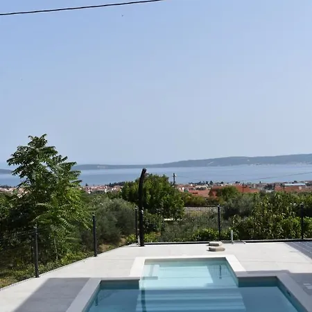 M&M Apartments With Pool Kastel Luksic Exterior photo