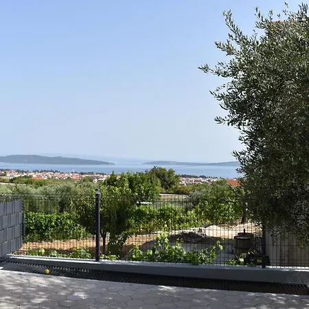 M&M Apartments With Pool Kastel Luksic Exterior photo