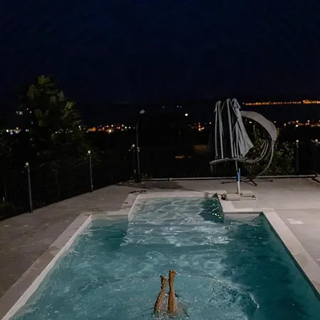 M&M Apartments With Pool Kastel Luksic Exterior photo