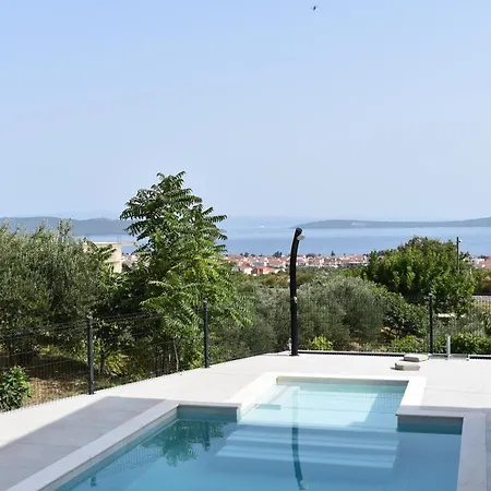 M&M Apartments With Pool Kastel Luksic Exterior photo