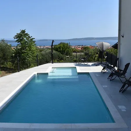 M&M Apartments With Pool Kastel Luksic Exterior photo