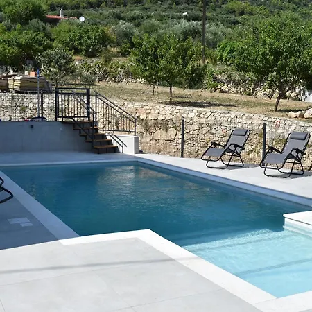 M&M Apartments With Pool Kastel Luksic Exterior photo