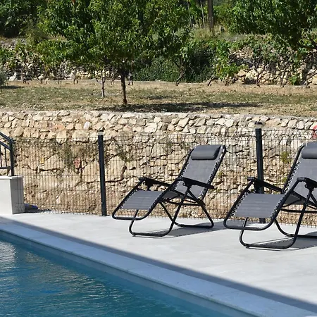 M&M Apartments With Pool Kastel Luksic Exterior photo