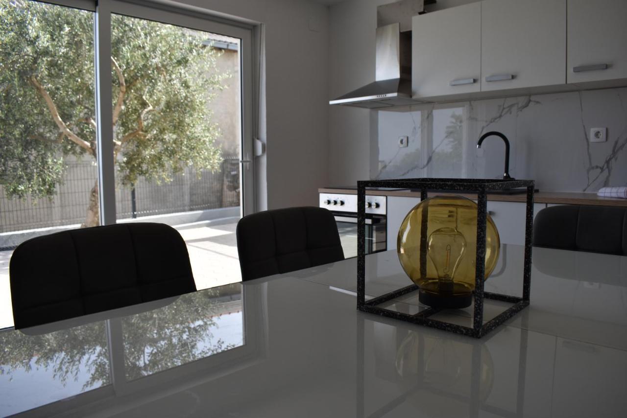 M&m With Pool Apartment