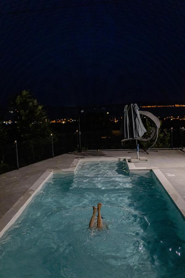 Apartment M&m With Pool