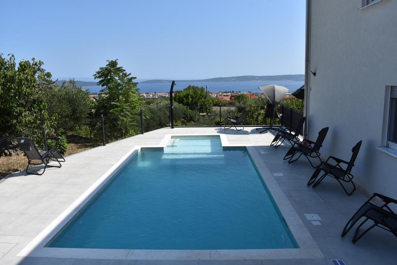 M&m With Pool Apartment