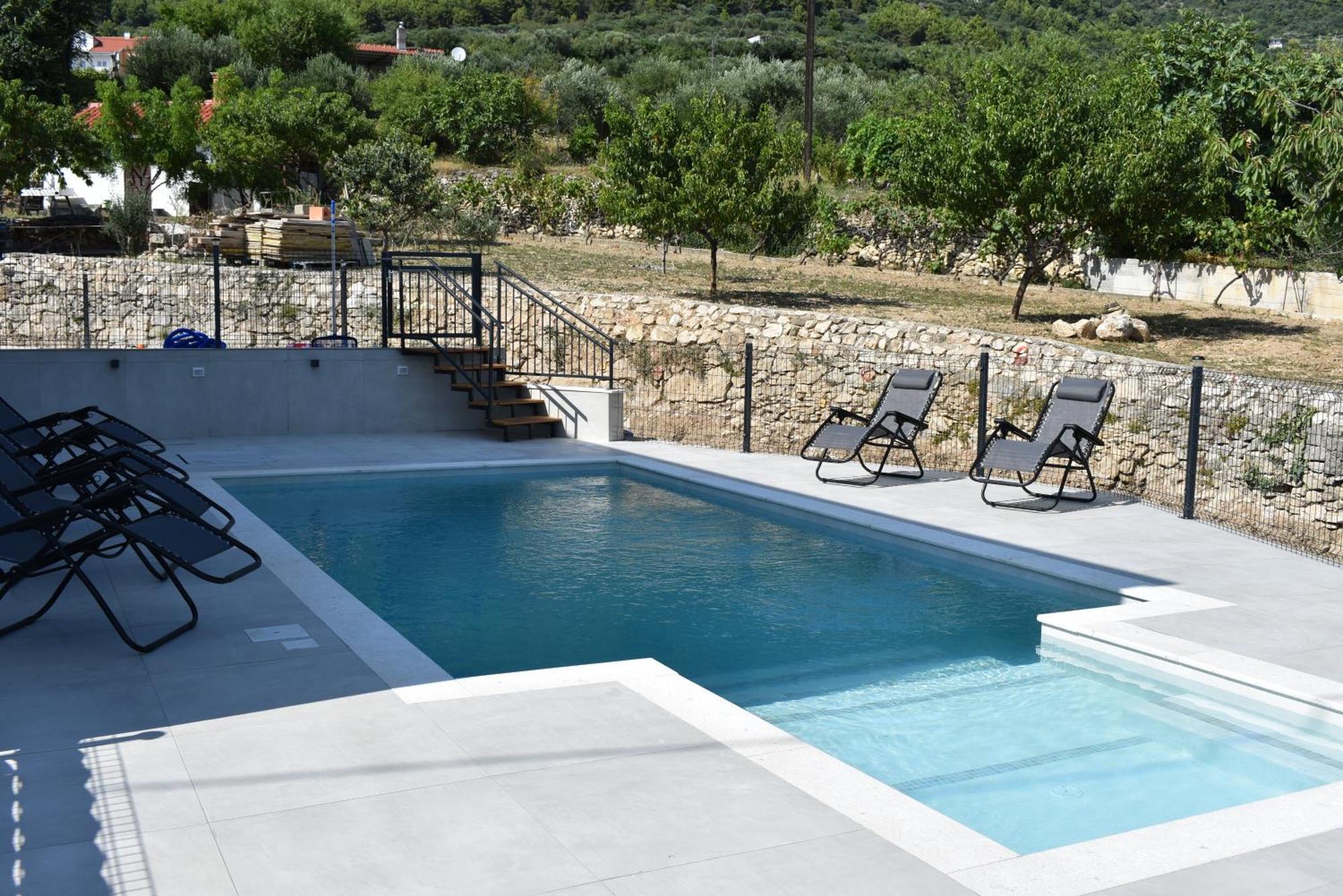 Apartment M&m With Pool *