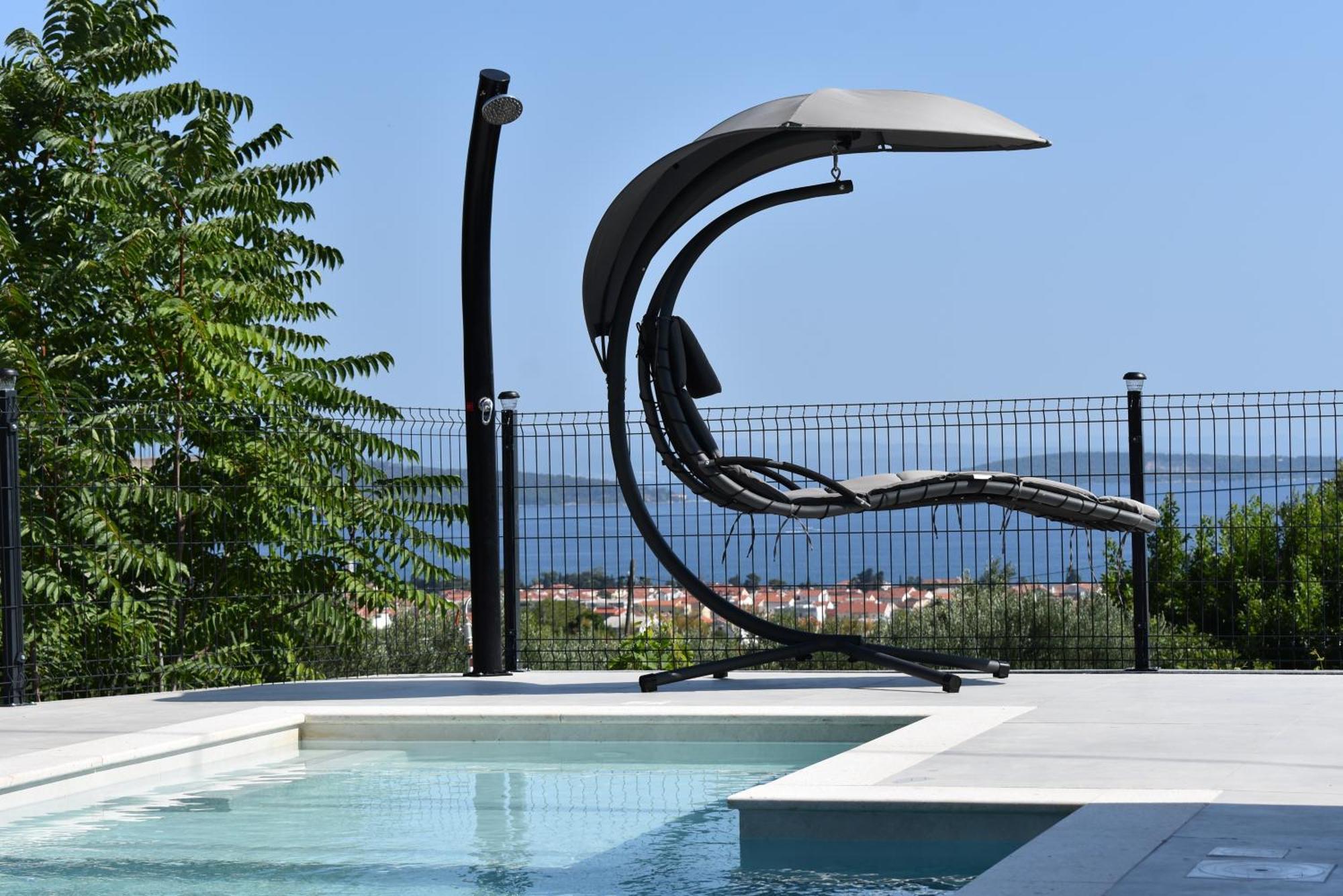 M&m With Pool Apartment
