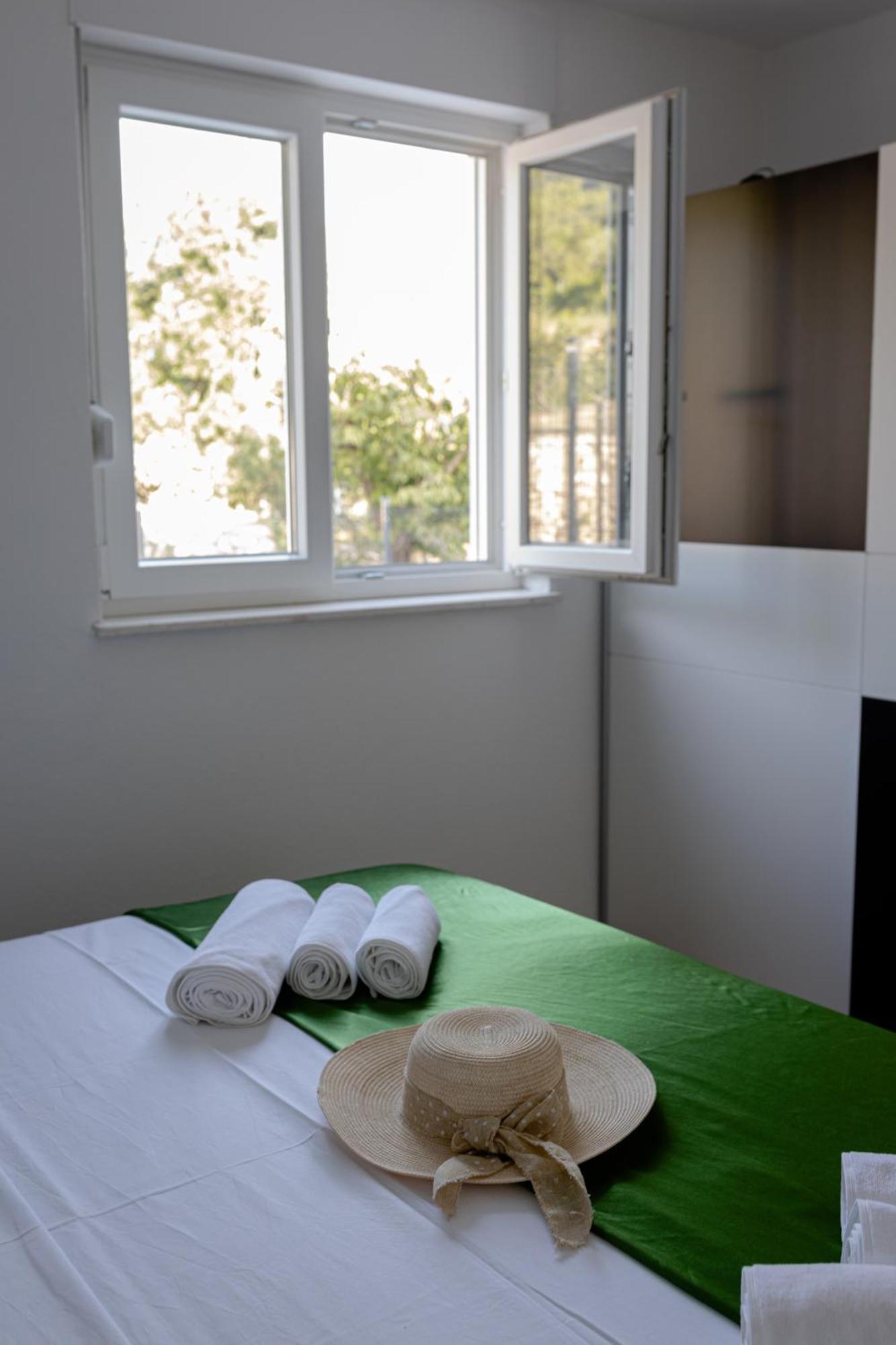 Apartment M&m With Pool Kastel Luksic